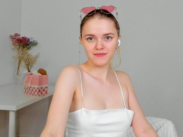 LadyBellaa - Live Sex Cam - 19944878