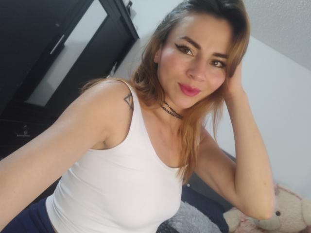 EmelySofia - Live porn &amp; sex cam - 19950802