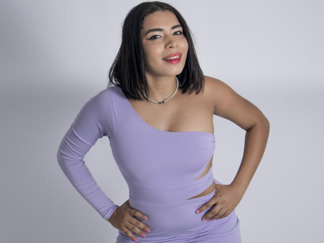 CataliinaSaenz - Live Sex Cam - 19976746