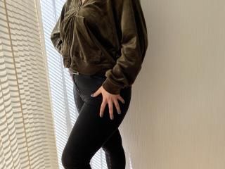 Mannia - Live sex cam - 19980418
