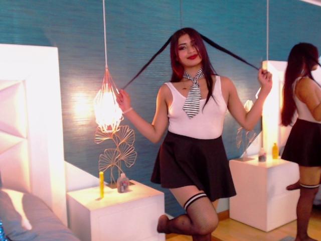 EmmaaRodriguez - Live Sex Cam - 19985242