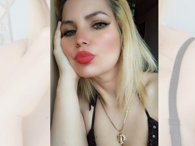 GiuliaAddams - Live porn &amp; sex cam - 19990906