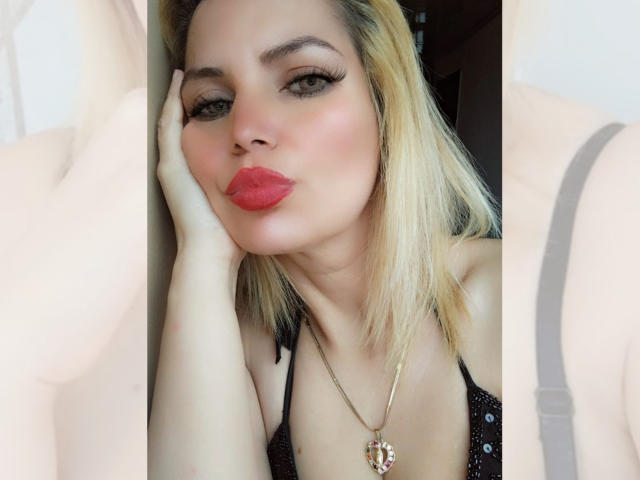 GiuliaAddams - Live Sex Cam - 19990910