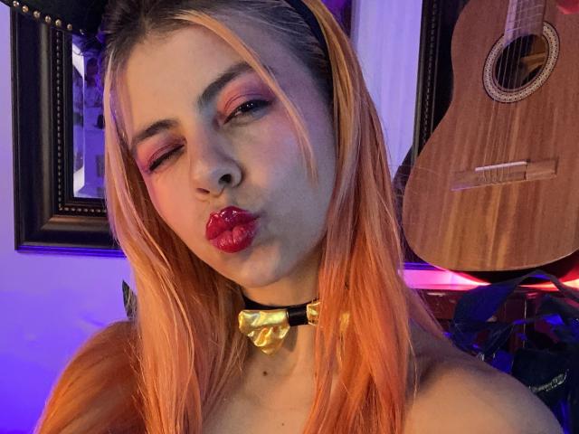 VictoriaSmithy - Live Sex Cam - 19992342