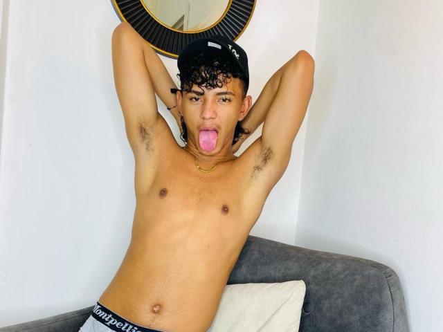 ElvisHerrera - Sexe cam en vivo - 20008706