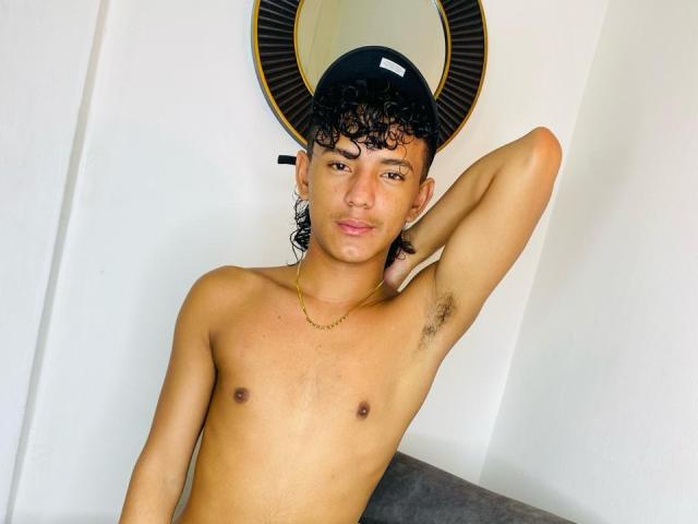 ElvisHerrera - Sexe cam en vivo - 20008714