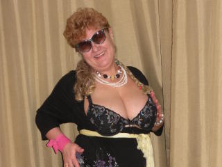 SeductiveMilf - Webcam intime avec une Femme mûre avec une belle paire de seins sur Xlove Matures 