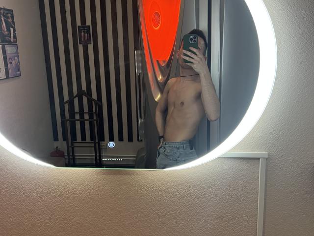 TommyGunLove - Live Sex Cam - 20013530