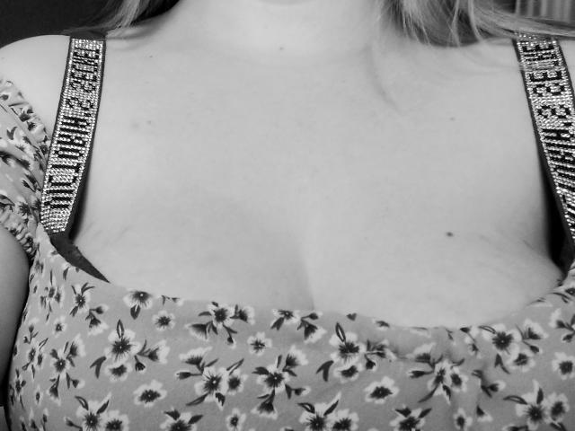 DiLaria - Live porn &amp; sex cam - 20050550