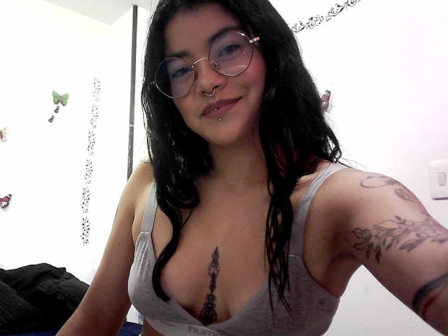 EmmaRuiz - Live sex cam - 20132106