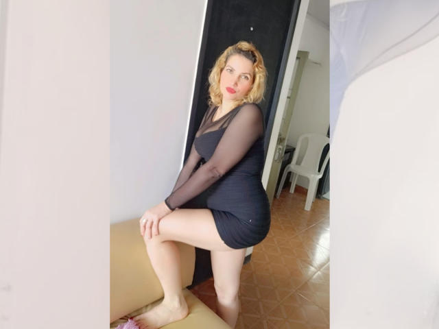 GiuliaAddams - Live porn &amp; sex cam - 20147582
