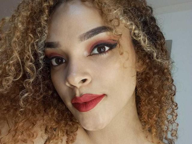 MiaBruneette - Live Sex Cam - 20156982