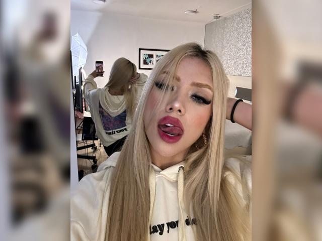 ChristieGarci - Élő pornó és szexkamera - 20205382