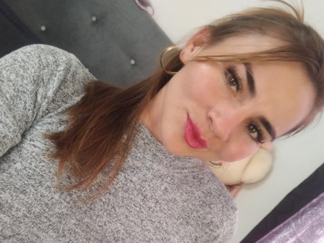EmelySofia - Live Sex Cam - 20225926