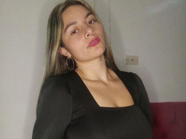 AtheneaRossi - Live porn &amp; sex cam - 20240582