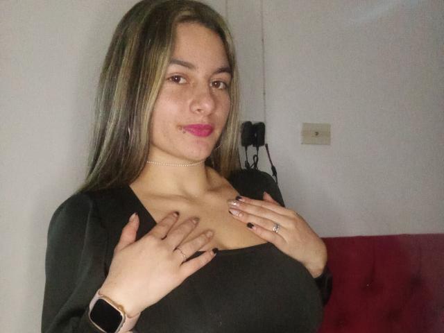 AtheneaRossi - Live sexe cam - 20240598