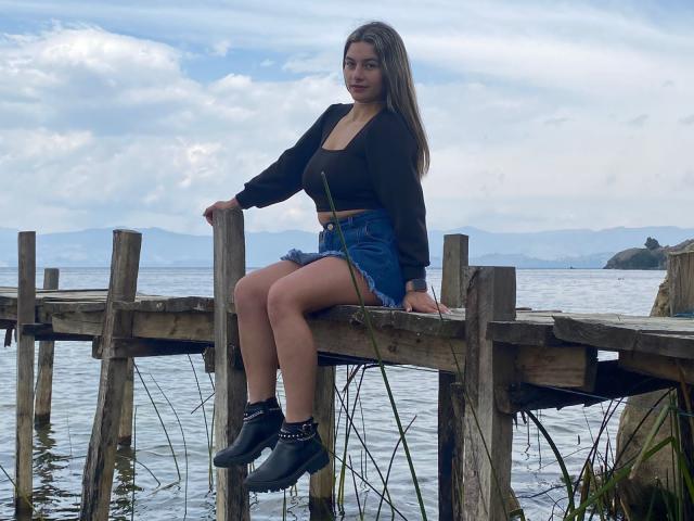 AtheneaRossi - פורנו בשידור חי ומצלמת סקס - 20259182