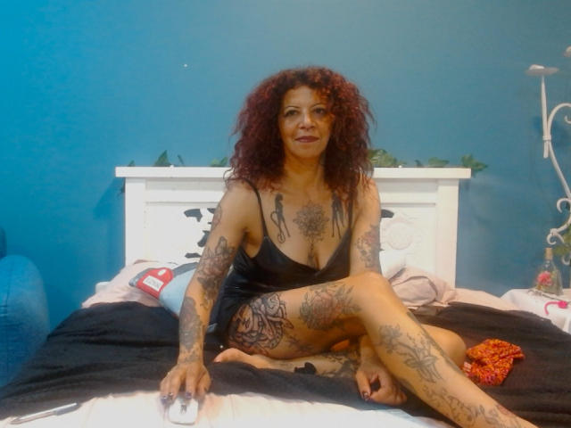 AxxyTattus - Sexe cam en vivo - 20304066