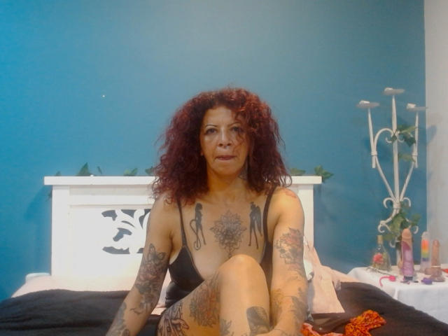 AxxyTattus - Sexe cam en vivo - 20304110