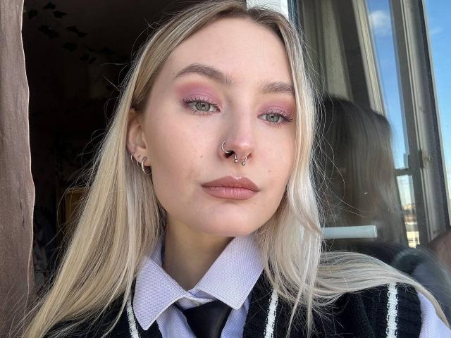 JudyyPlum - Live Sex Cam - 20309506