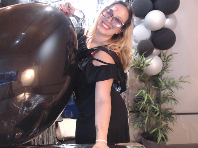 MeganHolt - Live porn &amp; sex cam - 20324890