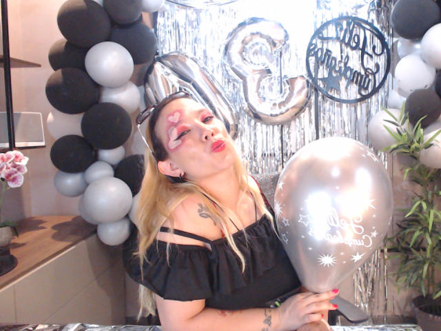 MeganHolt - Live sex cam - 20324934