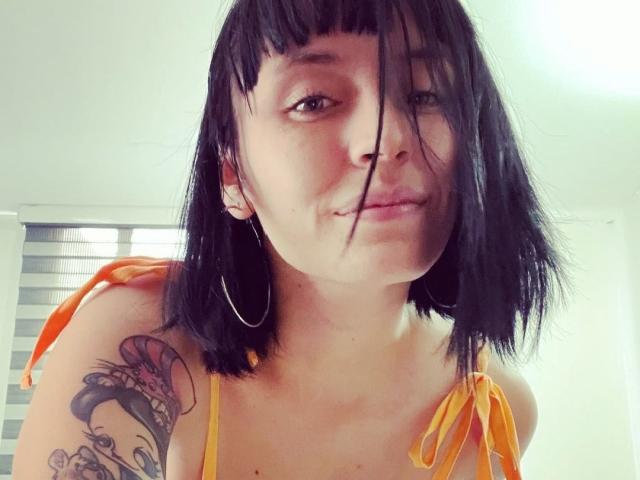 SaraleePoison - Camera khiêu dâm &amp; quyến rũ trực tiếp - 20341398