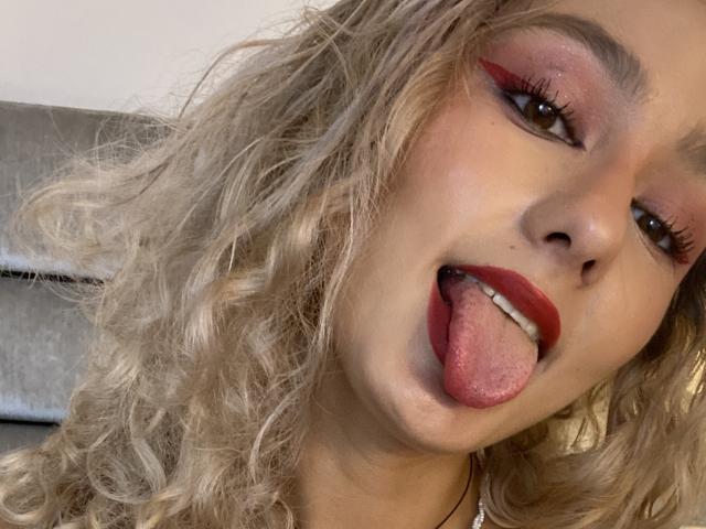 FloraSaenz - Live Sex Cam - 20369318