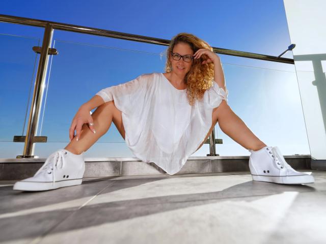 Izzy-Mendosa - Live sex cam - 20391610