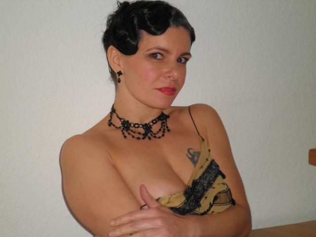 MaitresseGina-hot - Live porn &amp; sex cam - 20392530