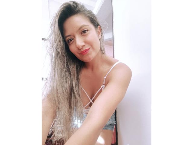 ValeriaHunter69 - Live porn &amp; sex cam - 20395498