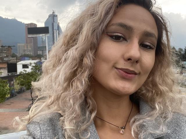 FloraSaenz - פורנו בשידור חי ומצלמת סקס - 20415750