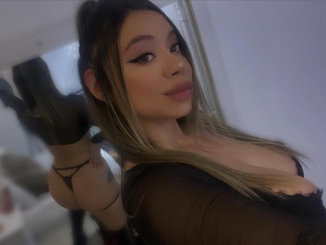 SamanthaMoure - Live sex cam - 20436070