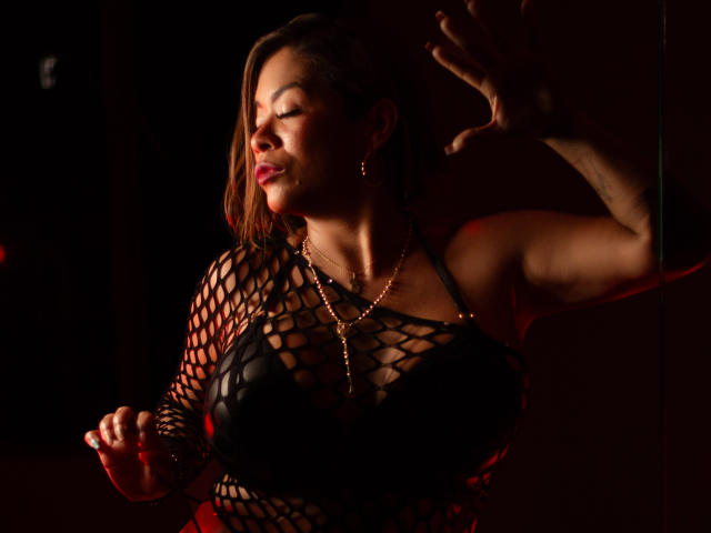 AlixLow - Live sex cam - 20436846