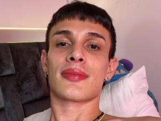 SlimLewis - Live sex cam - 20439670