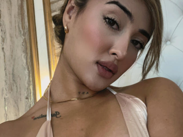 MaeCollins - Live porn &amp; sex cam - 20469798