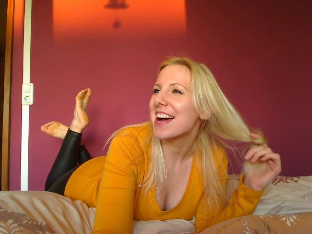 JuliaGold-hot - Live porn &amp; sex cam - 20485674