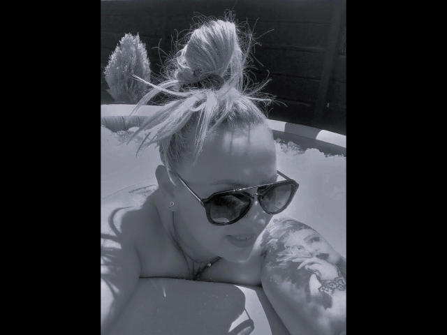 krystal75-hot - Live porn &amp; sex cam - 20490674