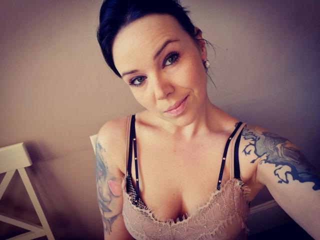 XxX-Melanie - Live porn &amp; sex cam - 20532342