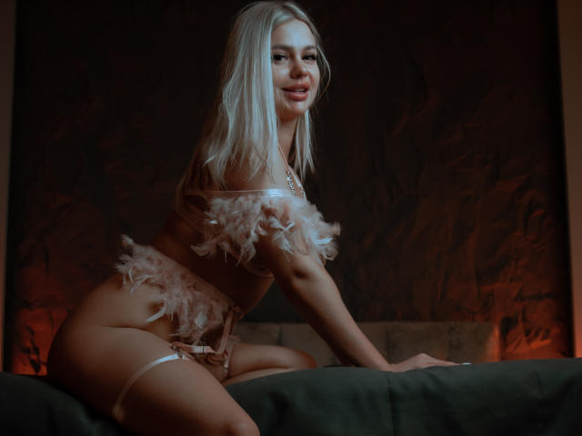 MichellKorthy - Live sex cam - 20532946
