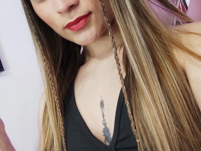 KylieEvans69 - Live sex cam - 20570770