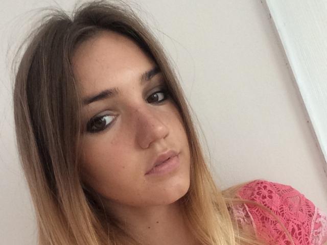 LorenaCuty - Live porn &amp; sex cam - 20621238