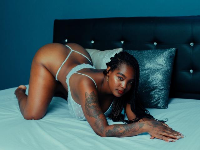 ChannaBrunette - Live sex cam - 20684402