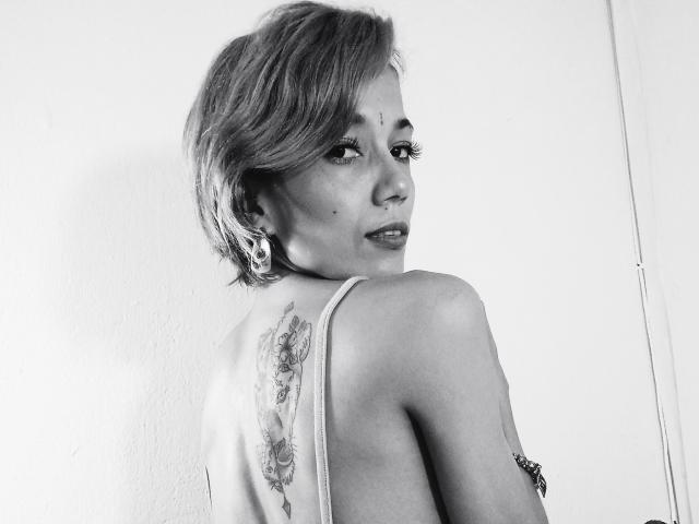 Veroo69 - Live sex cam - 20687158