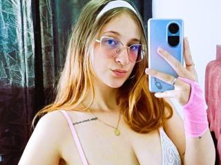 LauraCutee - Live porn &amp; sex cam - 20696742