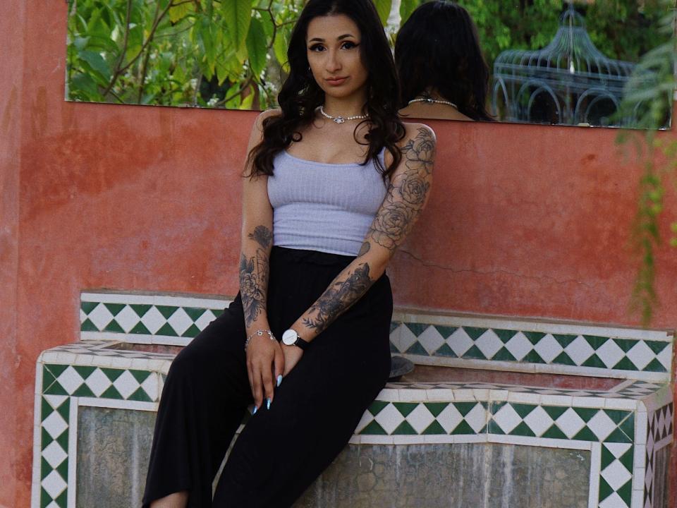 Miss Lunatic Fetish female 26 years old 