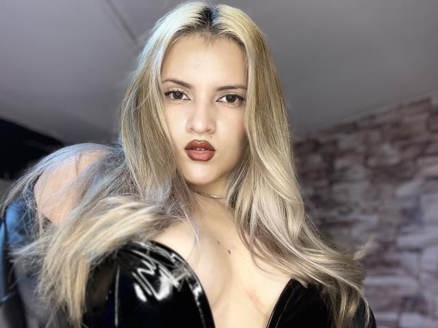 FiorellaStrong - Live sex cam - 20729770
