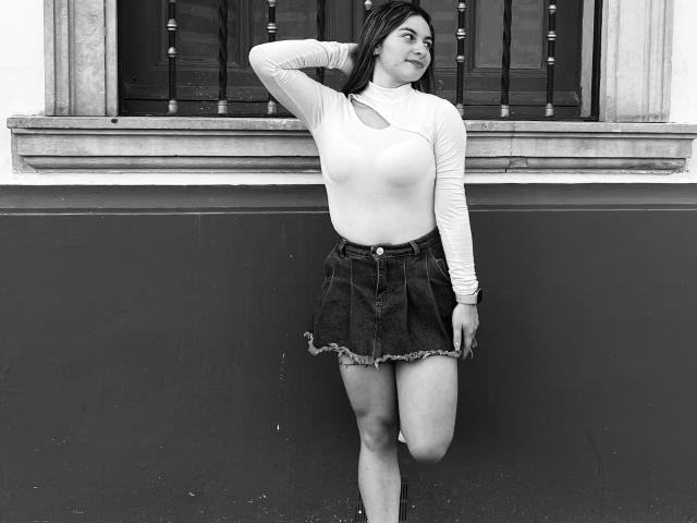 AtheneaRossi - Élő pornó és szexkamera - 20744514