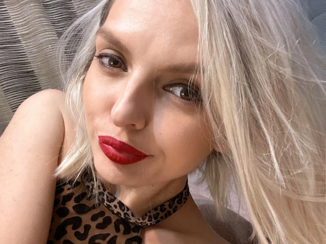 DouceAmelia - Live porn &amp; sex cam - 20746210