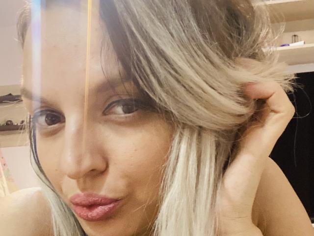 DouceAmelia - Live porn &amp; sex cam - 20746246